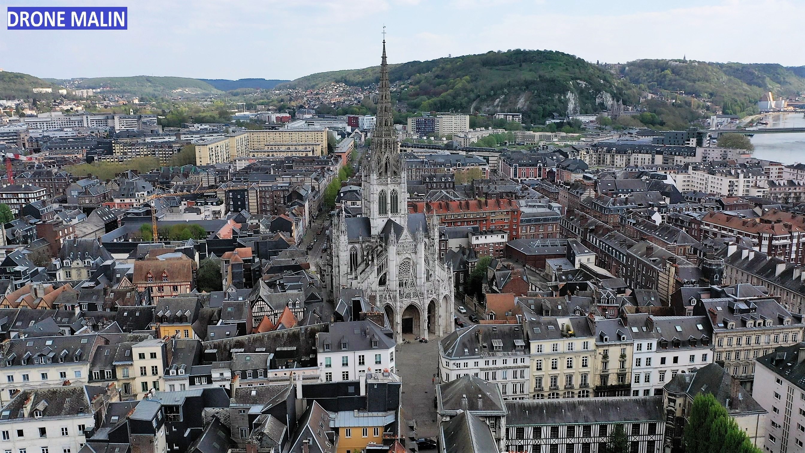 Eglise saint maclou de rouen en vue aerienne par drone