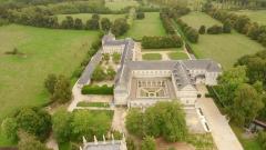 Patrimoine religieux en vue aérienne abbaye du Bec-Hellouin