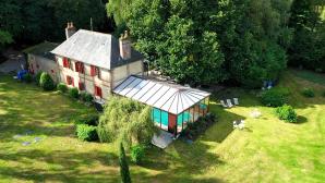 Photographie aérienne d une propriété immobilière par drone