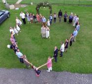 Vue aérienne de mariage par drone dans l’Yonne