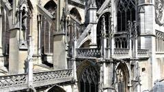 Vue détaillée patrimoine religieux en vue aérienne de la cathédrale d'Evreux